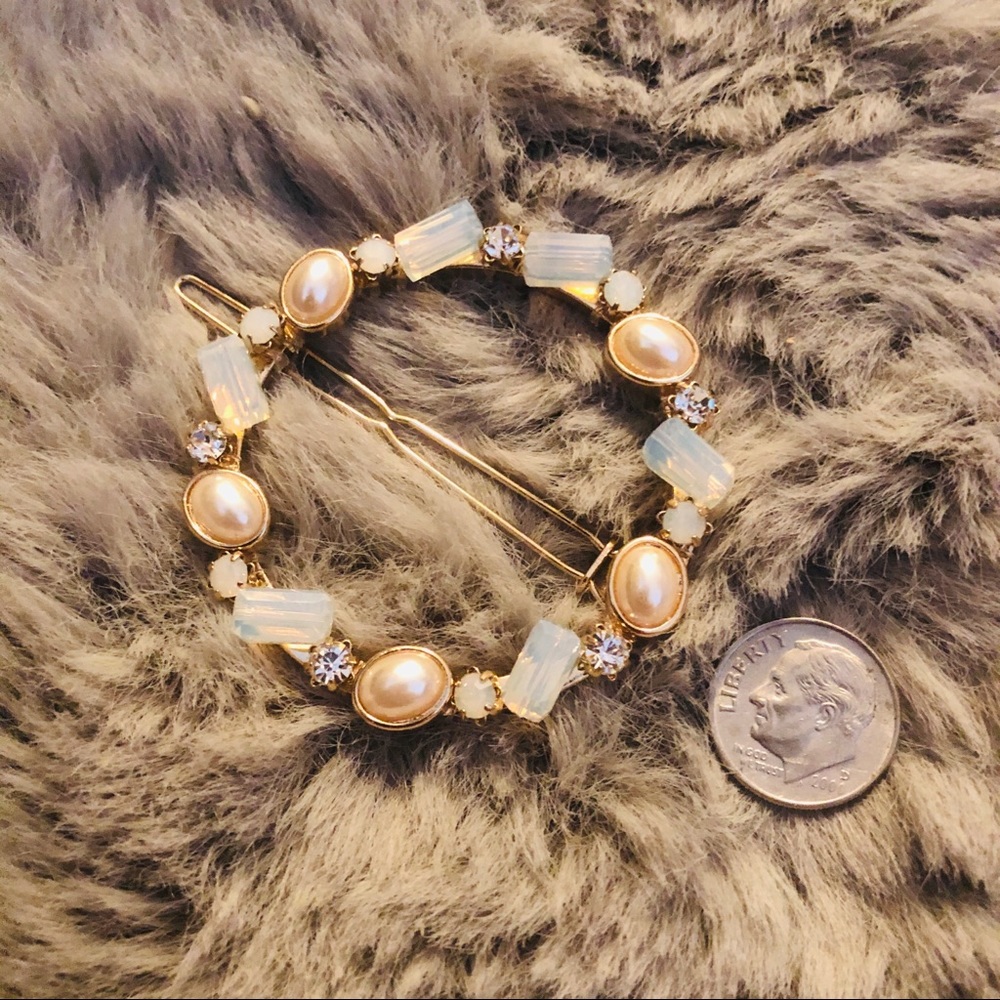 Brand new anthropologie hair/scarf clip